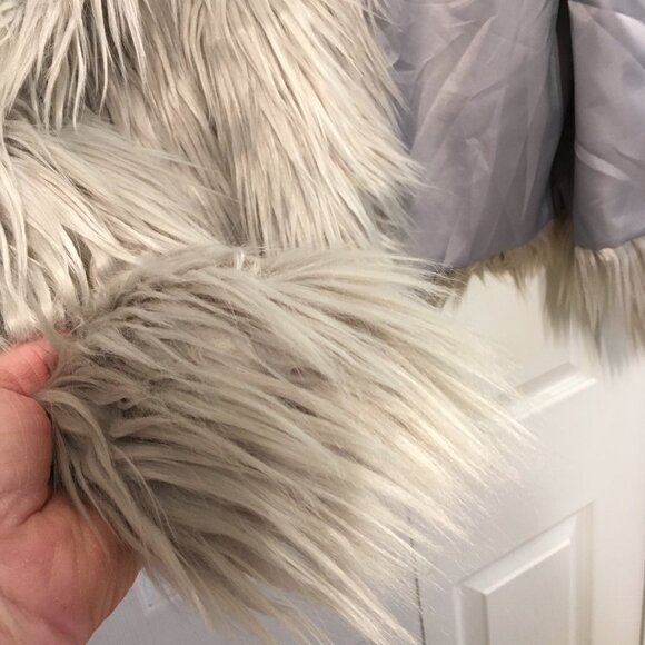 LANSHIFEI Women's Gray Mongolian Faux Fur Jacket - Picture 7 of 7